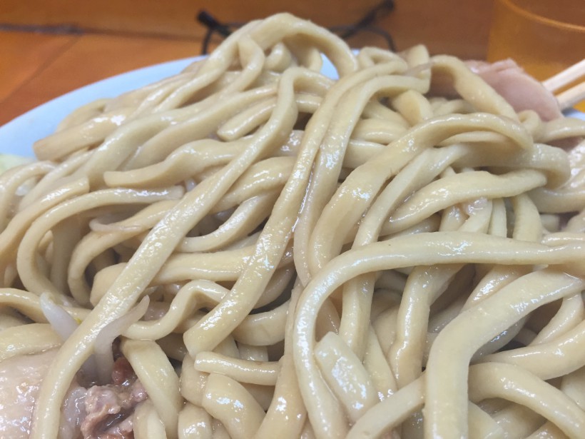 ラーメン二郎 新橋店の麺