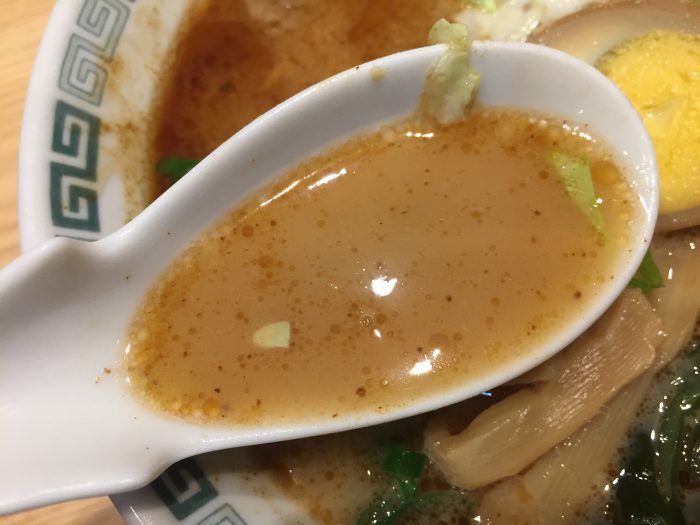 桂花ラーメン 太肉麺　ターローメン スープ