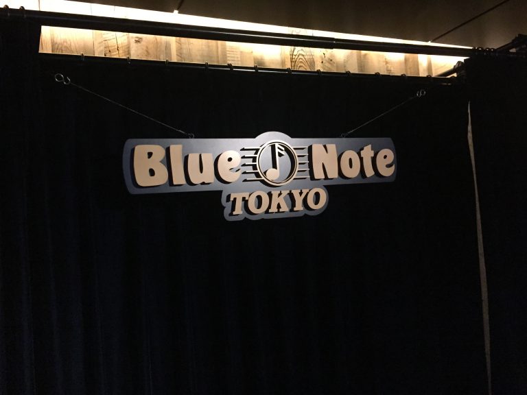 Blue Note Tokyoに行ってきました クリスマス前の表参道のよい空気と多国籍バンド Banda Magda を堪能 Green