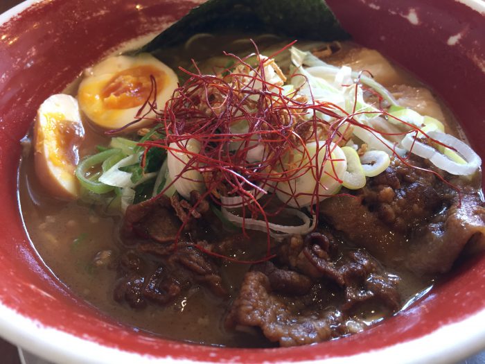麺王｜高松で徳島ラーメンランチ～豚バラ焼きが濃いめのスープとよく合っておいしい